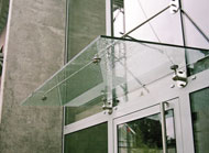 Vordächer in Glas oder Alu